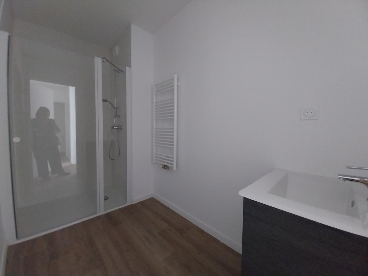2 pièces - 1er étage - 55m² - 687,41 € - Photo #3