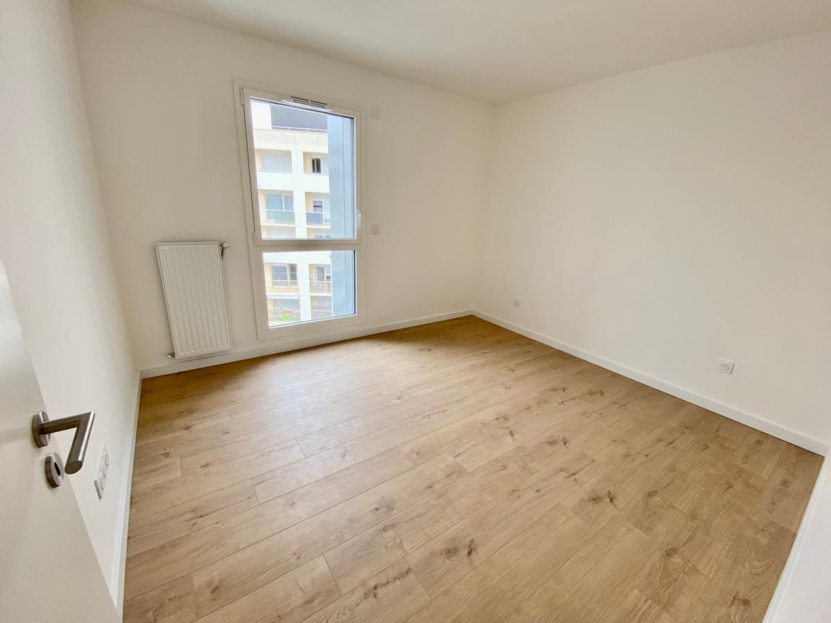 
																																							3 pièces - 
																																						6ème étage - 73m² - 1 057,56 € - Photo #4