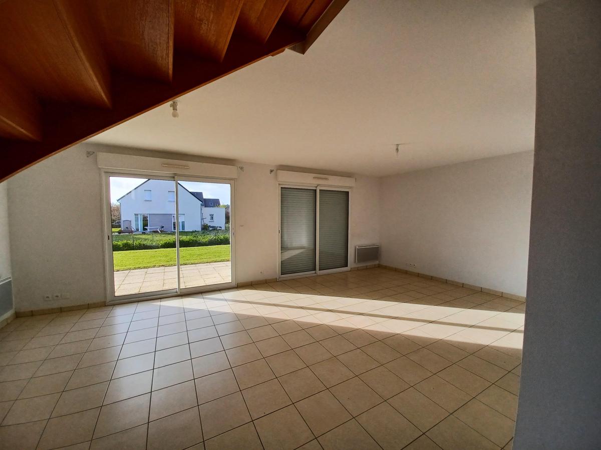 
																																							5 pièces - 
																																						RDC - 103m² - 900,88 € - Photo #1