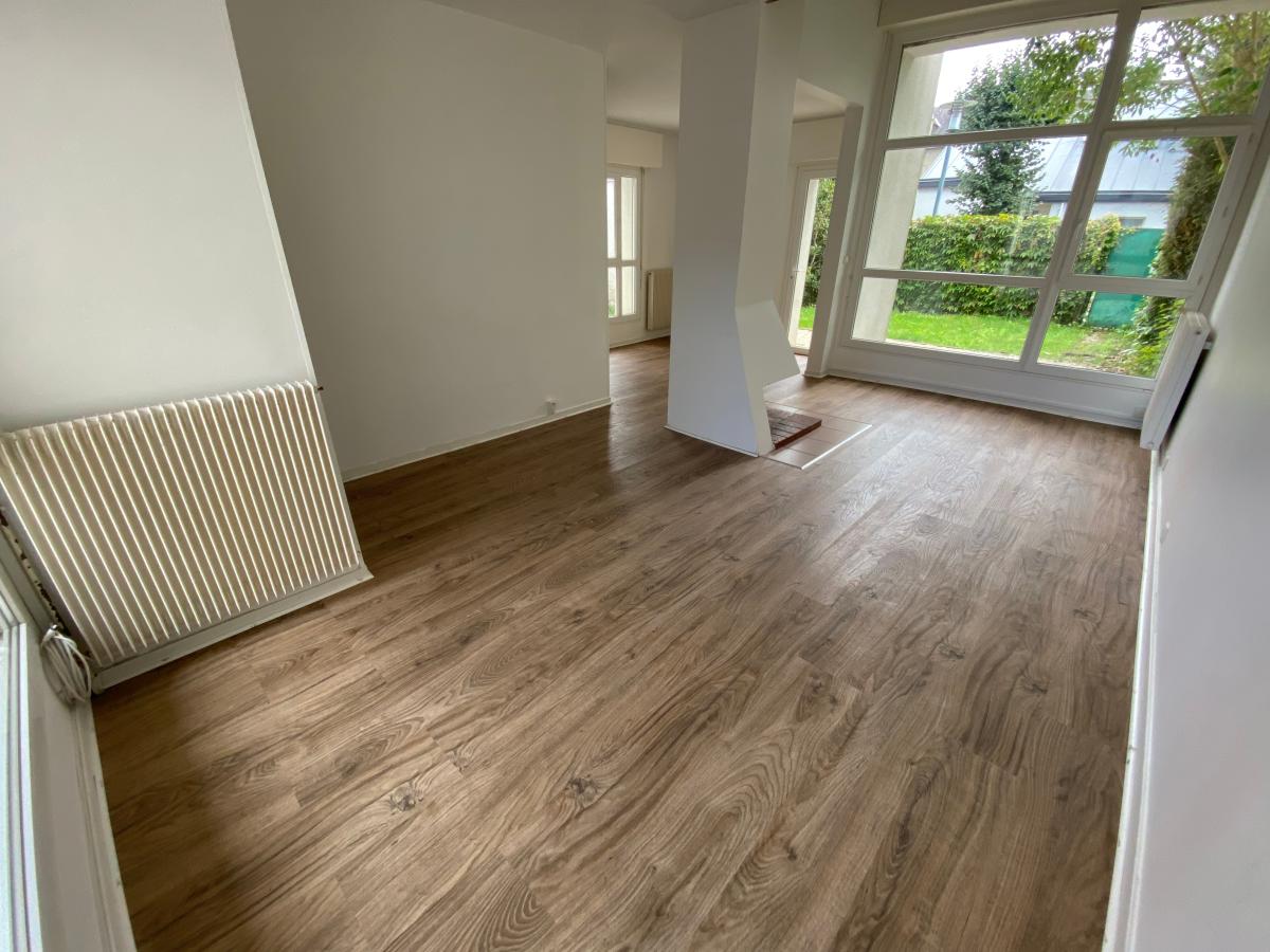 
																																							5 pièces - 
																																						RDC - 104m² - 1 288,63 € - Photo #2