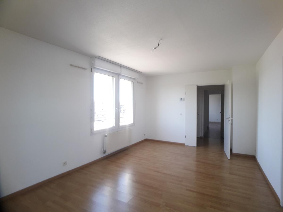 3 pièces - 4ème étage - 68m² - 958,29 € - Photo #2