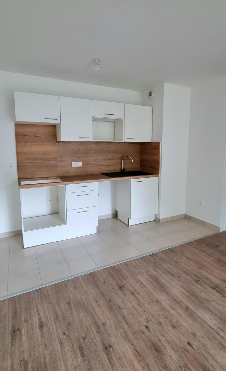 3 pièces - 4ème étage - 75m² - 1 385,60 € - Photo #2