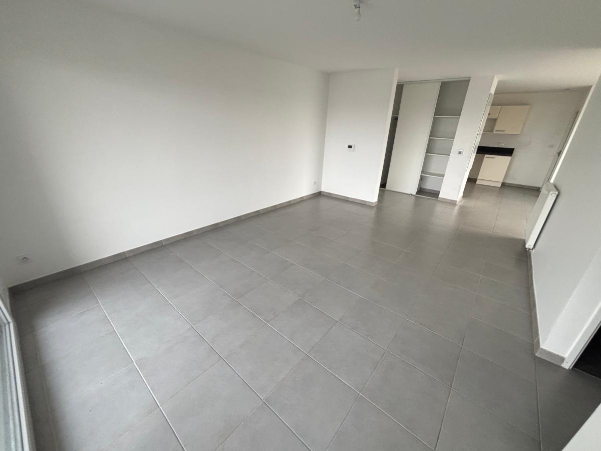 
																			4 pièces - 
																		6ème étage - 85m² - 1 051,00 € - Photo #0