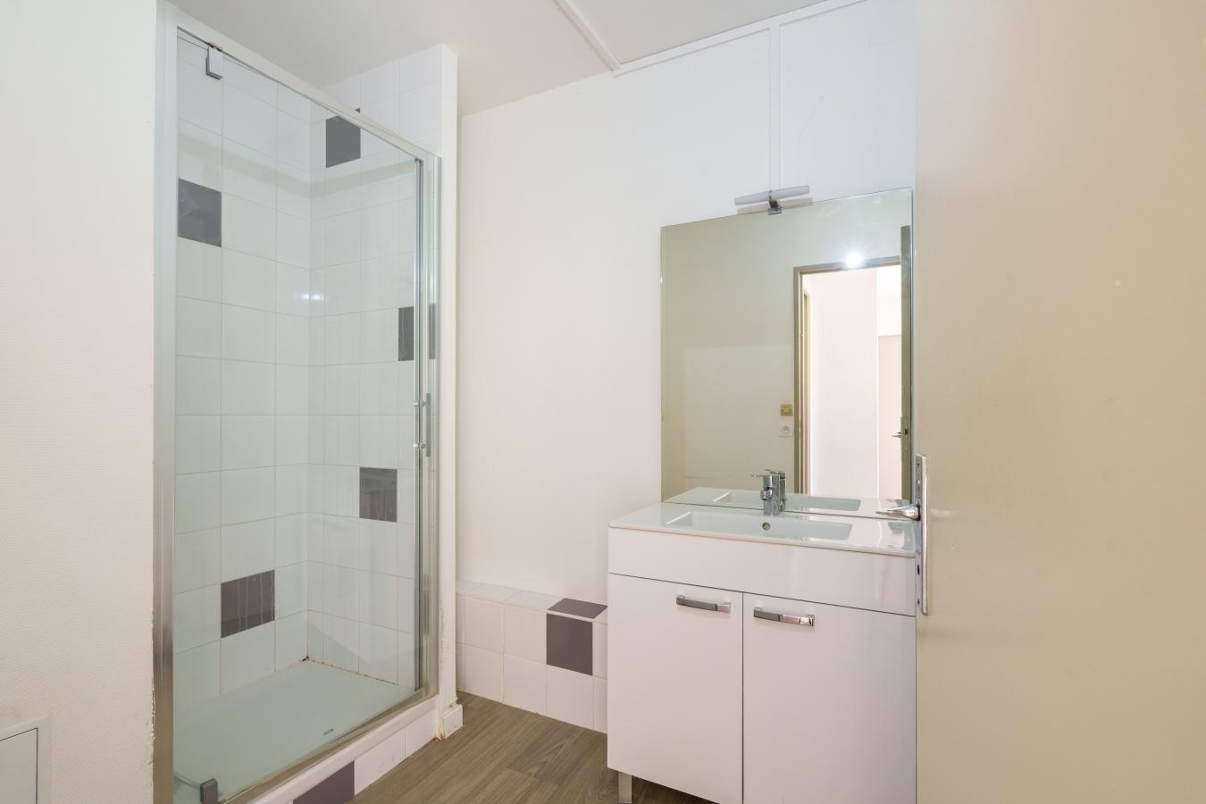 
																																							2 pièces - 
																																						RDC - 48m² - 439,39 € - Photo #2