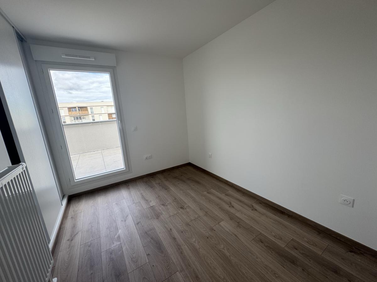 4 pièces - 4ème étage - 79m² - 1 026,17 € - Photo #3