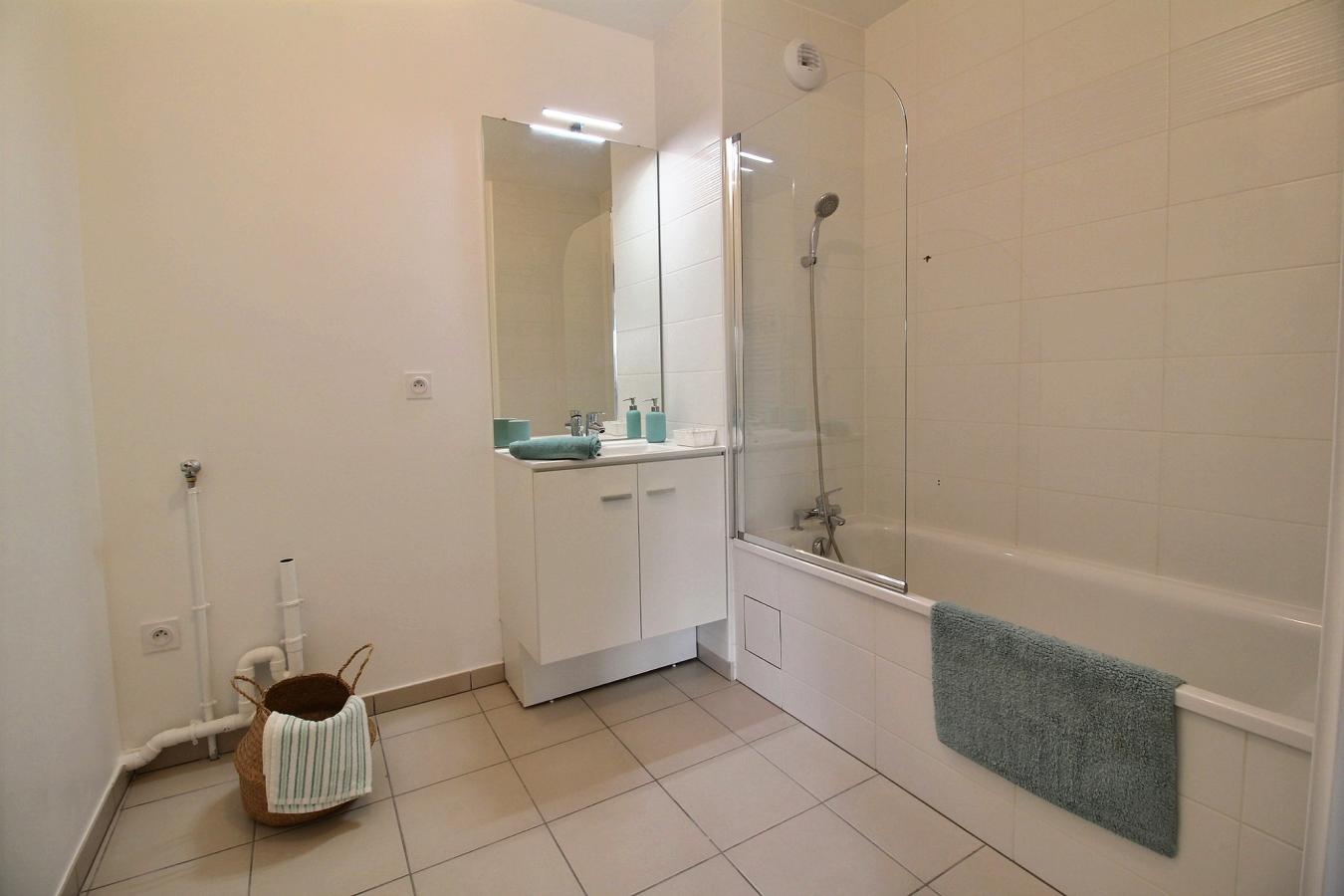 
																																							3 pièces - 
																																						1er étage - 63m² - 1 059,40 € - Photo #6