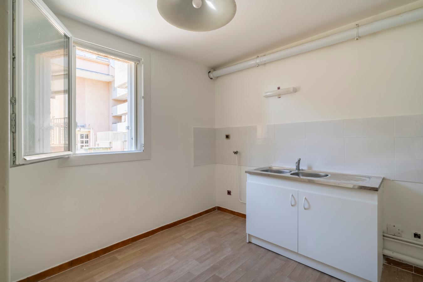 
																																							6 pièces - 
																																						RDC - 112m² - 220 000 € - Photo #6