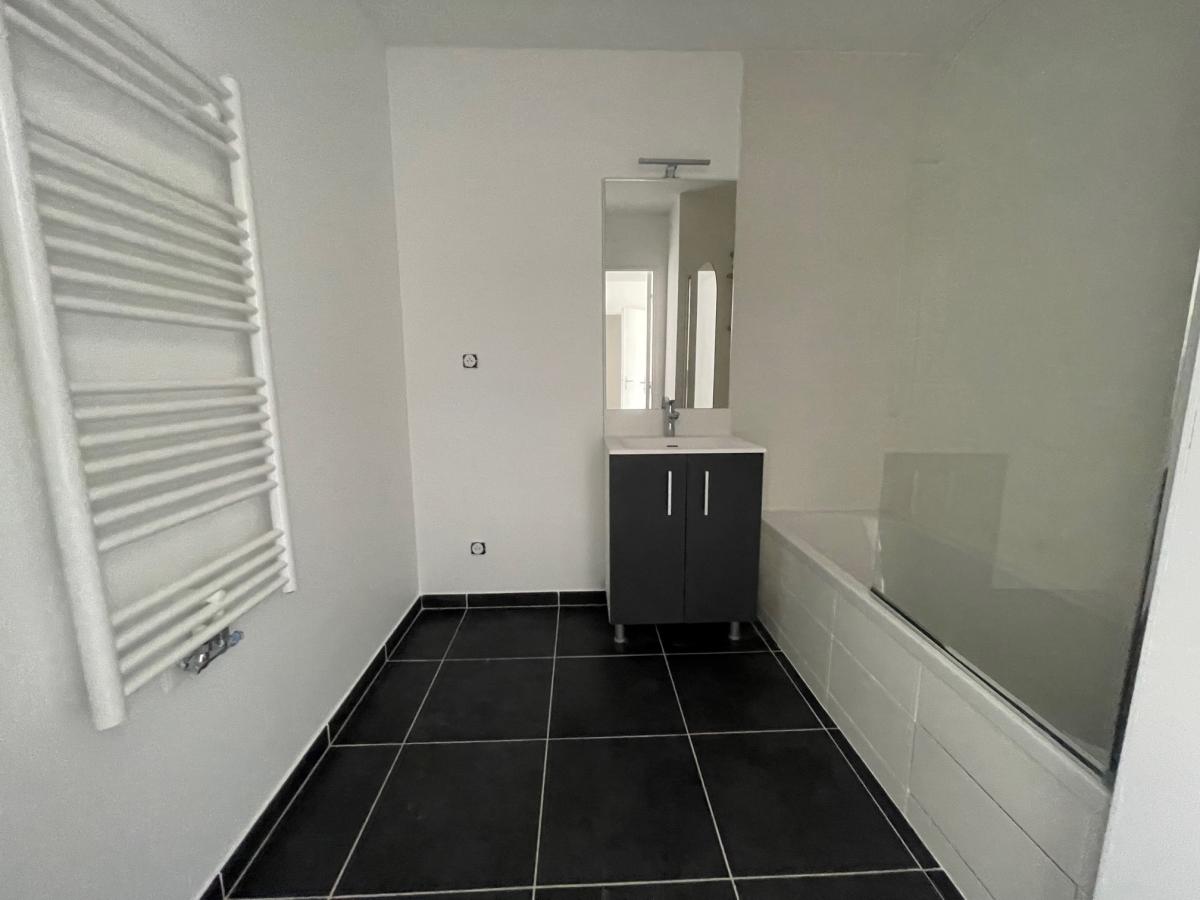
																			3 pièces - 
																		1er étage - 67m² - 935,78 € - Photo #2