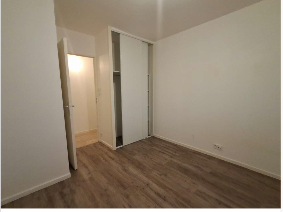 
																																							5 pièces - 
																																						RDC - 105m² - 1 201,74 € - Photo #1