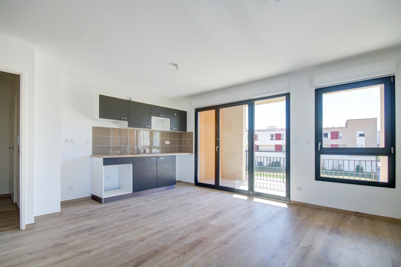 4 pièces - 1er étage - 76m² - 1 083,52 € - Photo #1