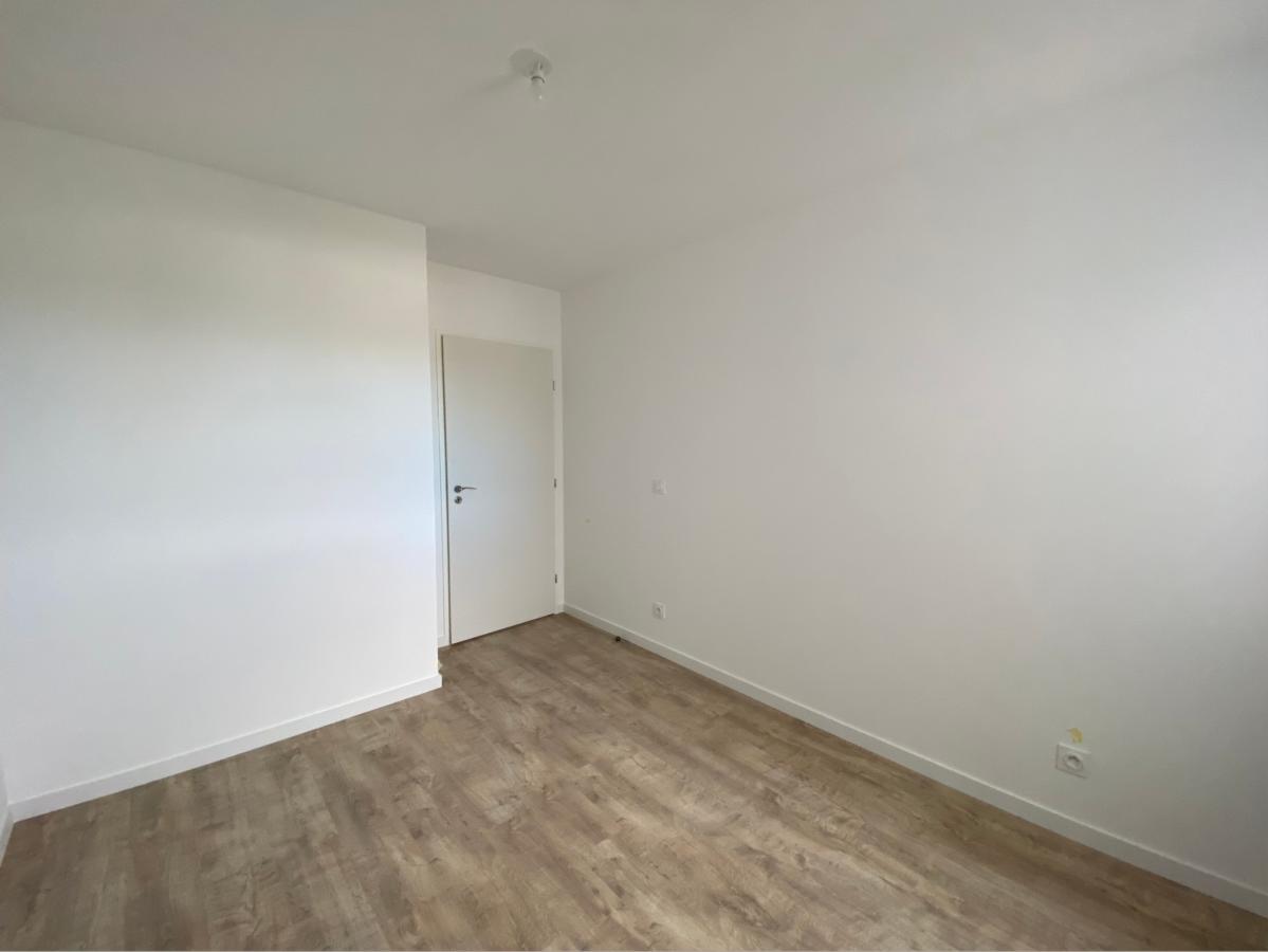 
																			3 pièces - 
																		1er étage - 70m² - 1 037,96 € - Photo #3