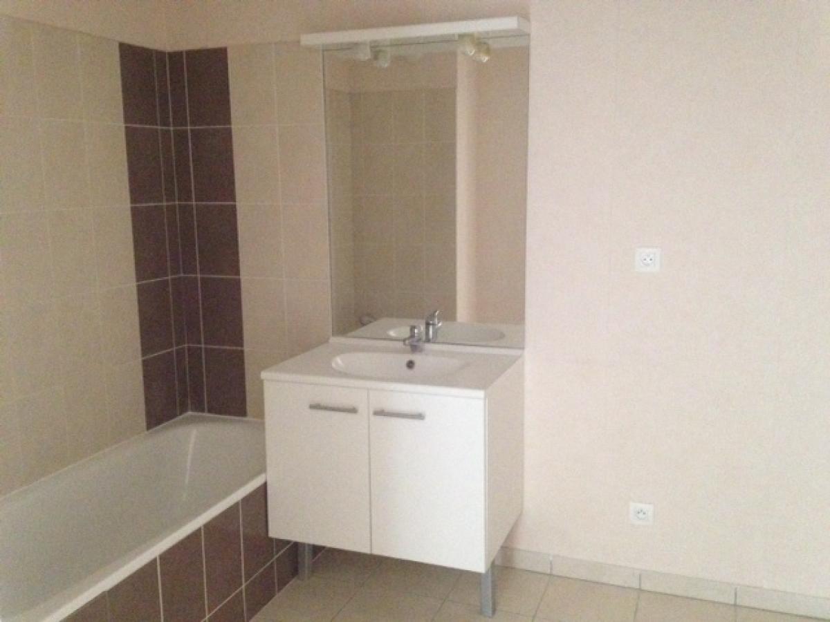 
																																							3 pièces - 
																																						2ème étage - 66m² - 939,65 € - Photo #1