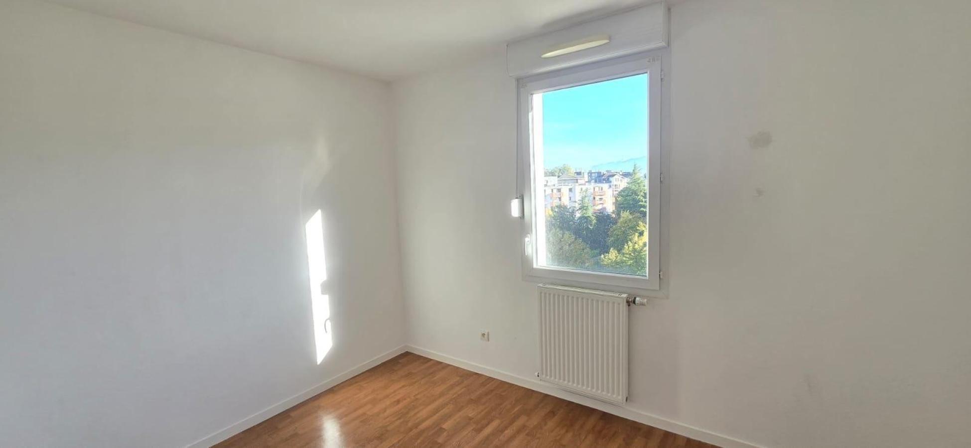 
																																							4 pièces - 
																																						5ème étage - 80m² - 1 002,81 € - Photo #5