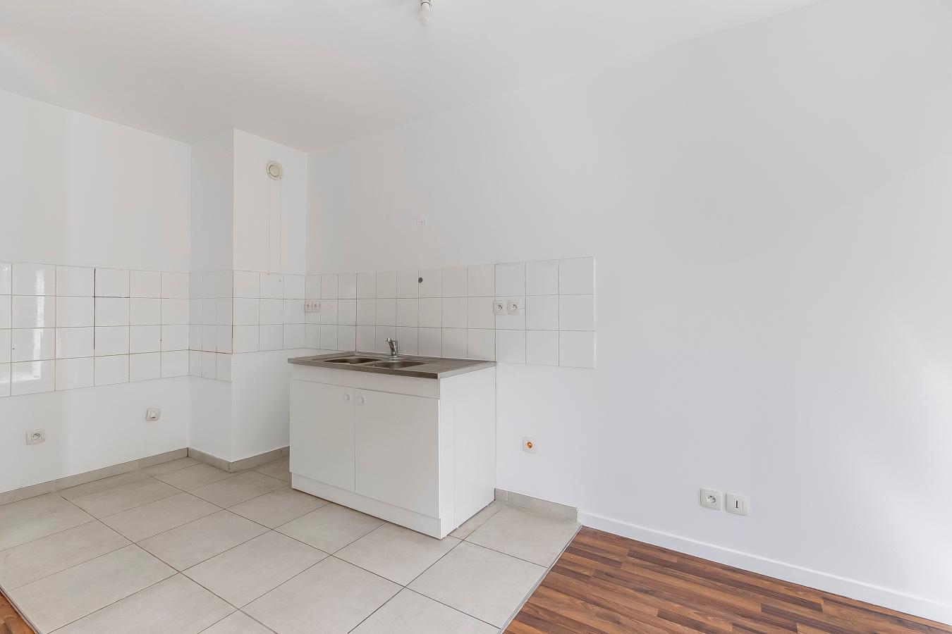 
																			3 pièces - 
																		RDC - 69m² - 780,00 € - Photo #3