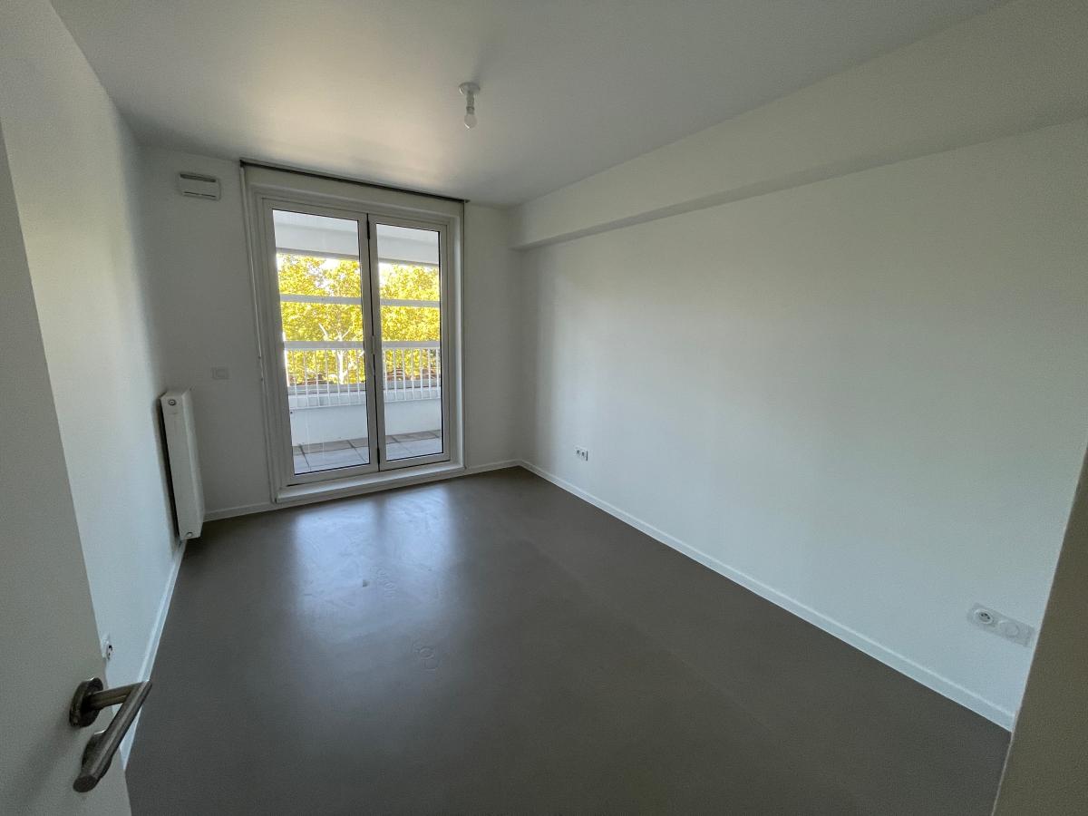 
																			5 pièces - 
																		1er étage - 92m² - 2 343,27 € - Photo #5