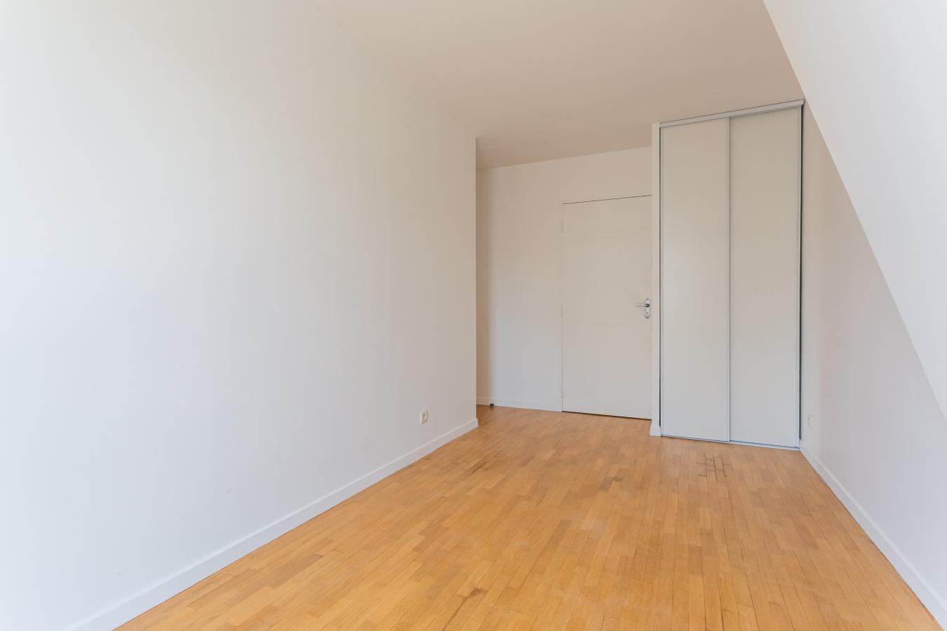 
																																							4 pièces - 
																																						2ème étage - 84m² - 1 687,03 € - Photo #3