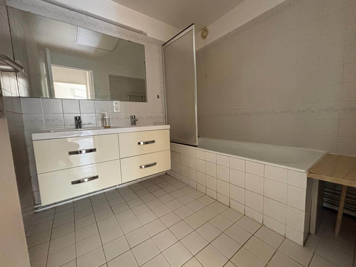 
																																							5 pièces - 
																																						2ème étage - 96m² - 2 886,48 € - Photo #5