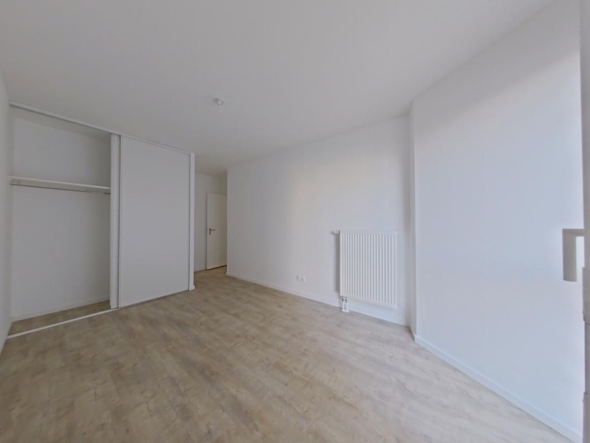 
																																							4 pièces - 
																																						1er étage - 79m² - 1 052,65 € - Photo #6