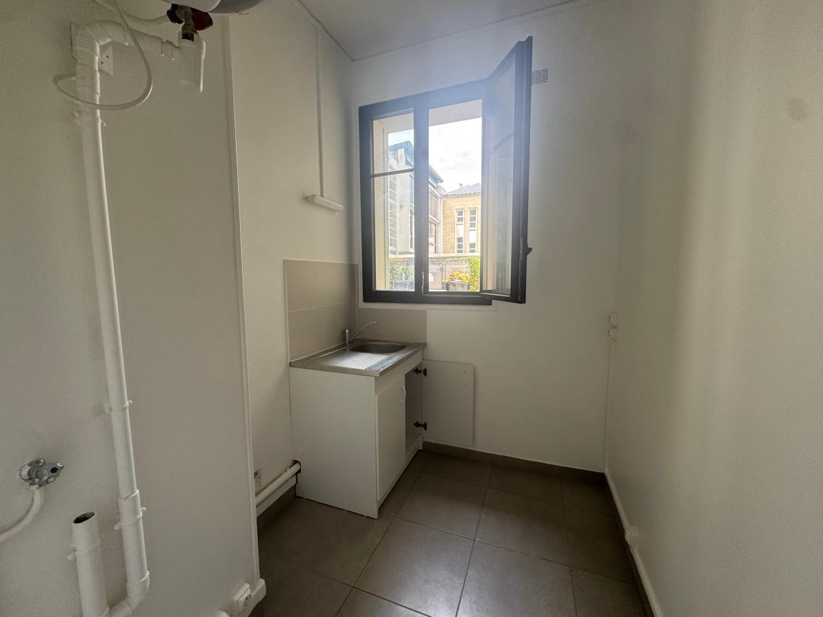 1 pièce - RDC - 240 000 € - Photo #4
