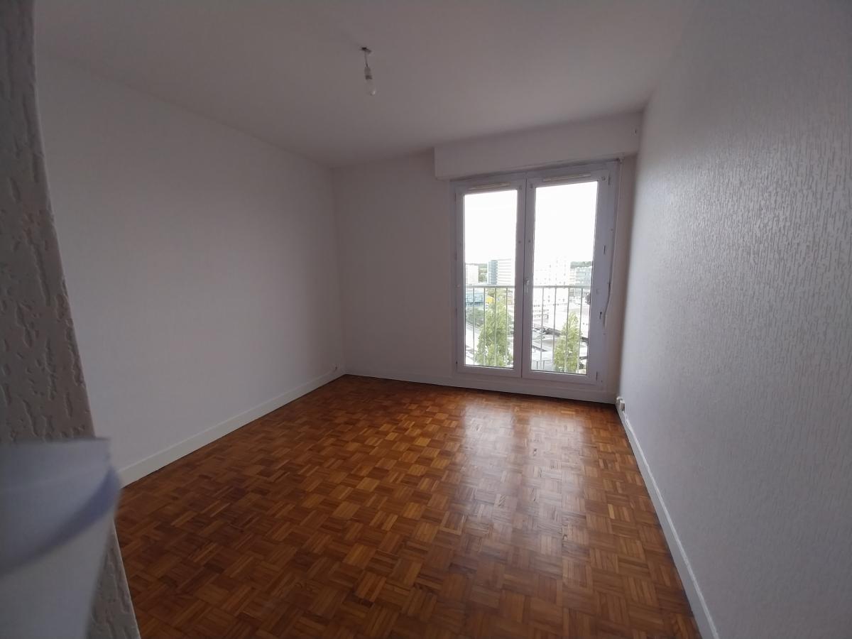 
																																							4 pièces - 
																																						12ème étage - 77m² - 90 000 € - Photo #4