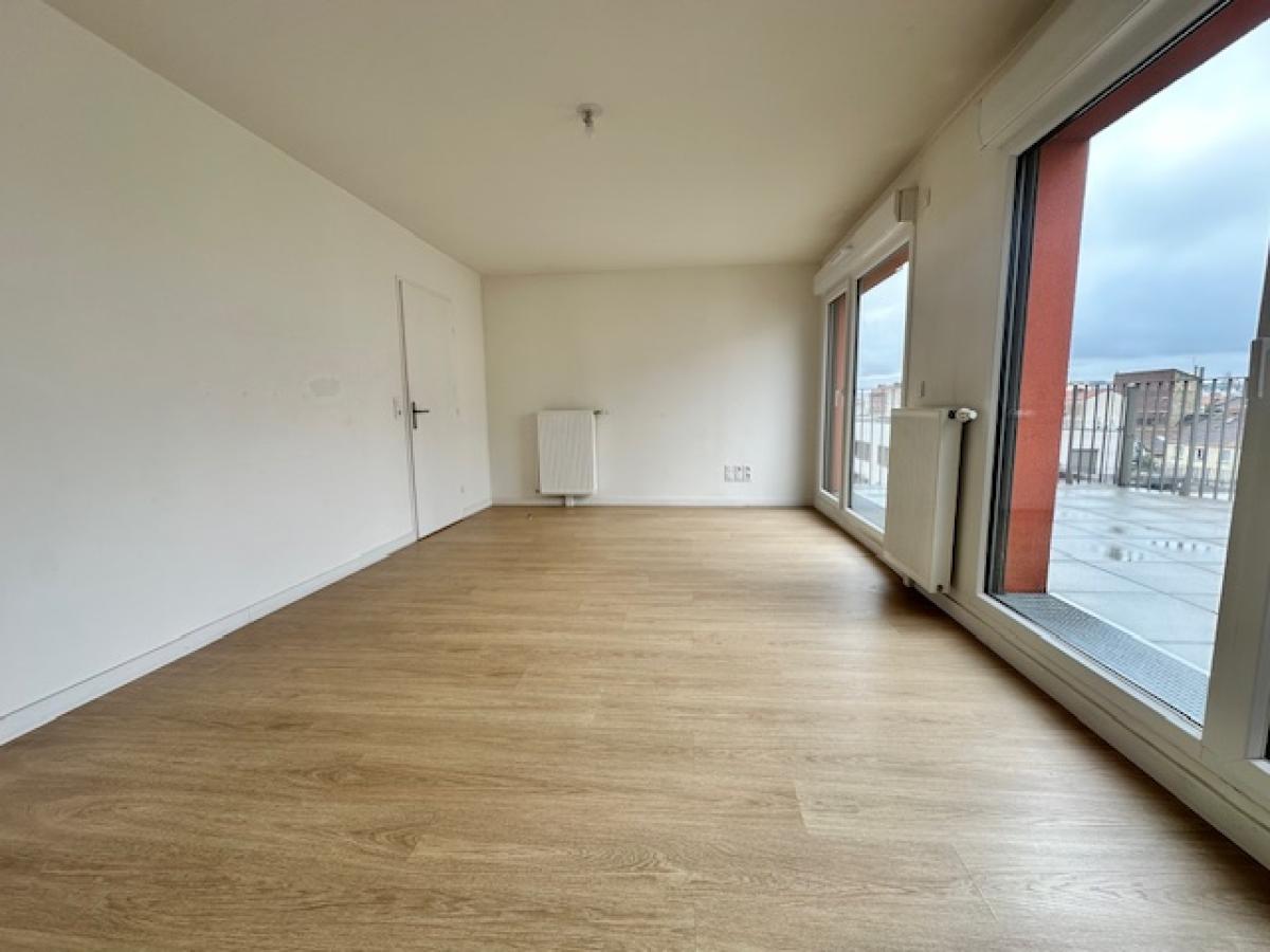 
																																							5 pièces - 
																																						4ème étage - 95m² - 1 668,38 € - Photo #2