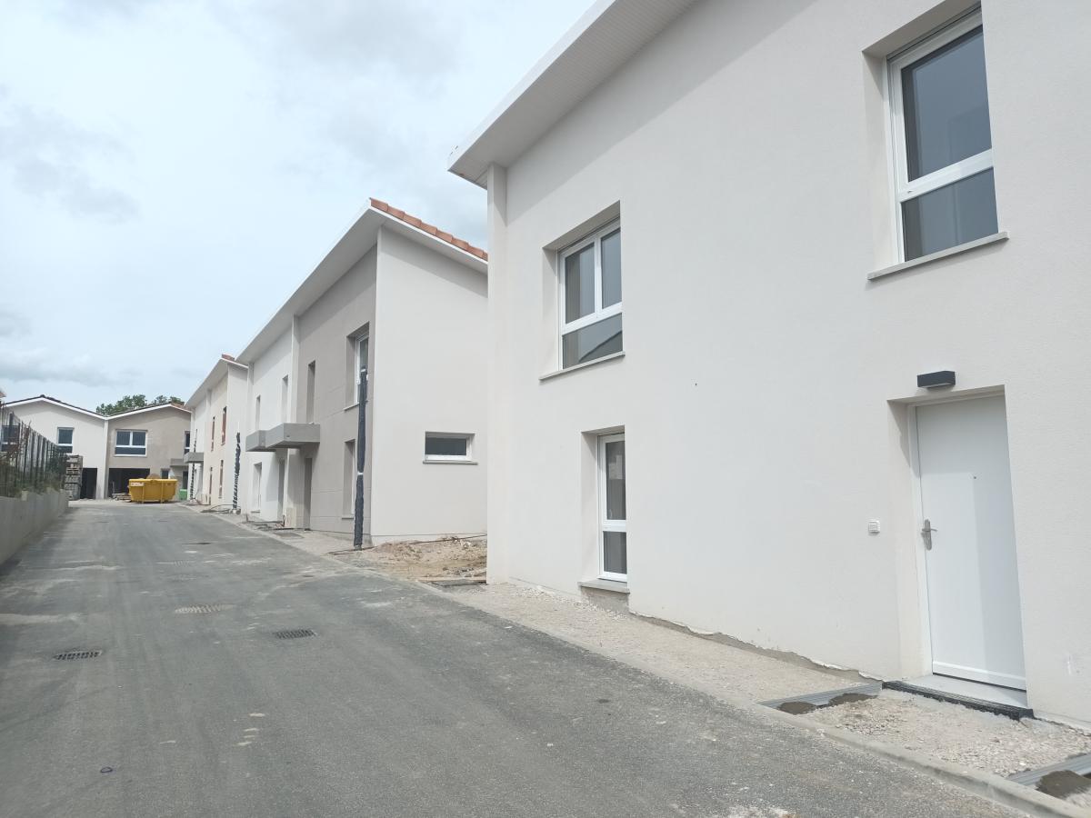 
																																							4 pièces - 
																																						RDC - 95m² - 1 082,92 € - Photo #1