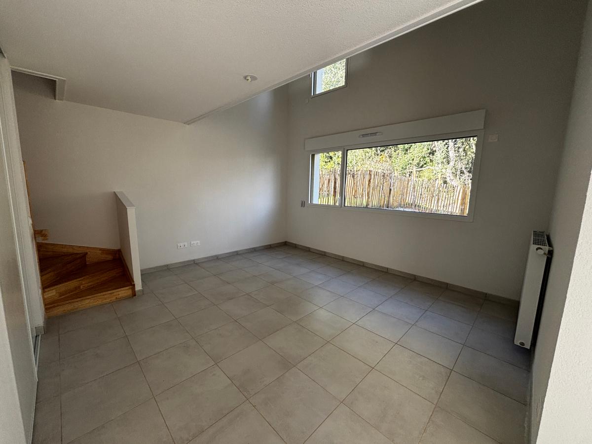 
																																							4 pièces - 
																																						RDC - 85m² - 884,77 € - Photo #2