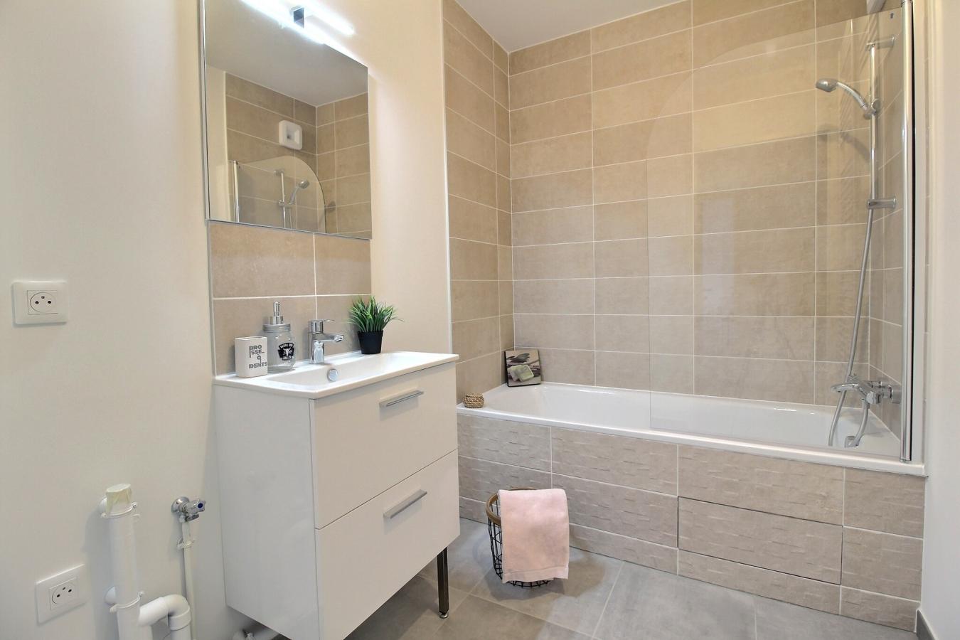 
																																							3 pièces - 
																																						3ème étage - 67m² - 1 380,42 € - Photo #6