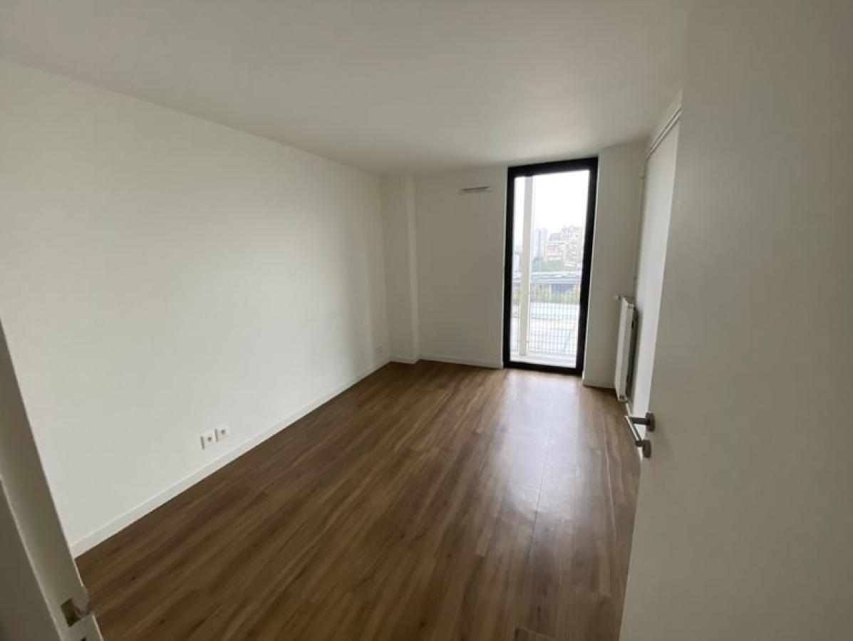 
																			4 pièces - 
																		4ème étage - 82m² - 1 820,52 € - Photo #1
