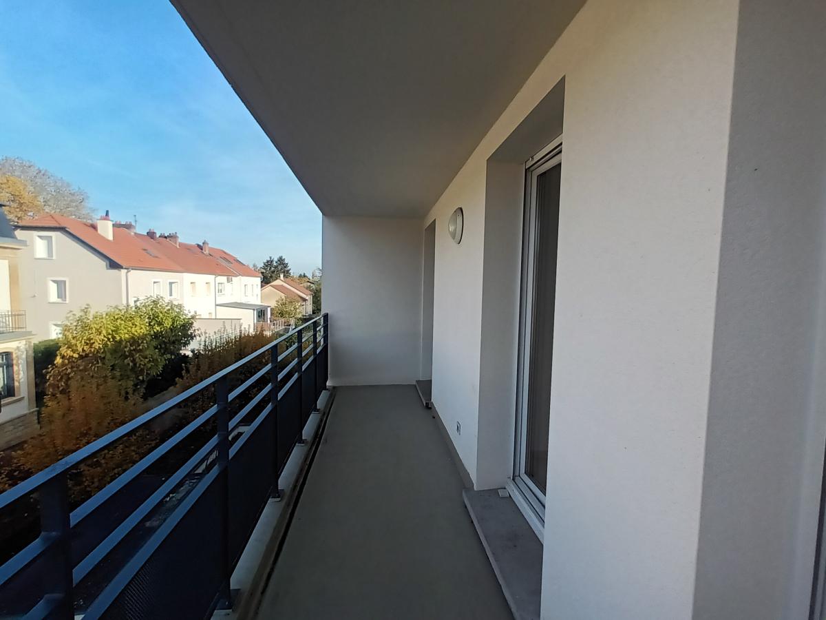 
																																							5 pièces - 
																																						1er étage - 107m² - 1 094,17 € - Photo #2