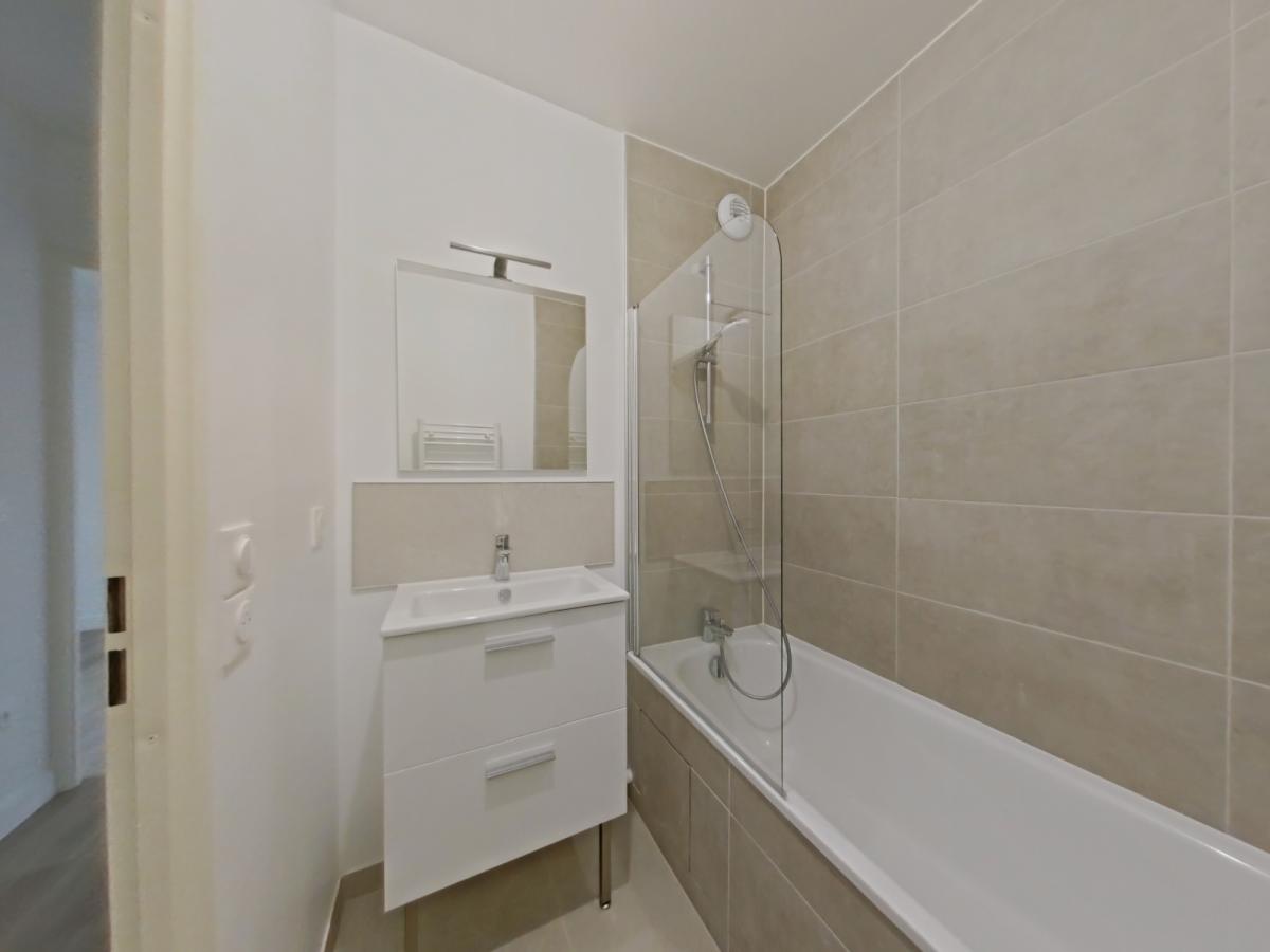 4 pièces - 1er étage - 94m² - 970,30 € - Photo #6