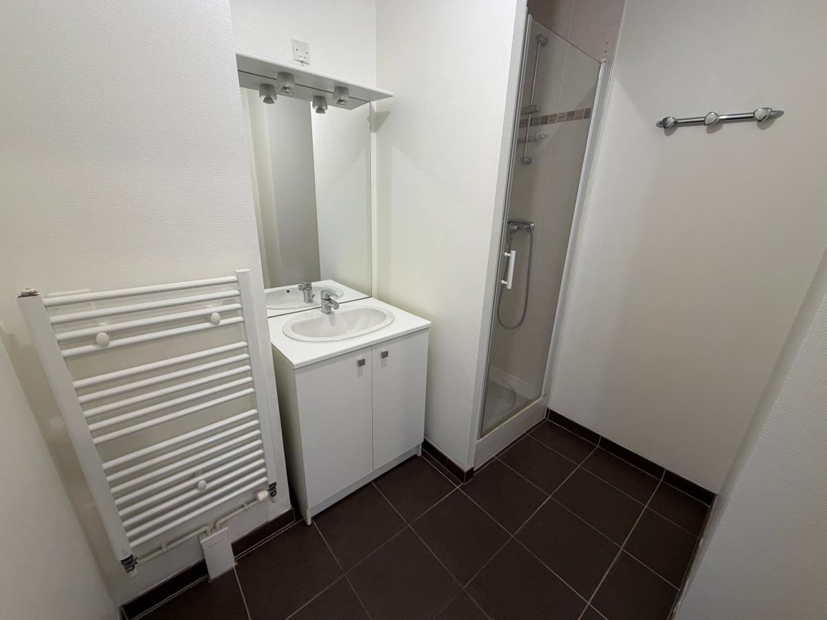 
																																							3 pièces - 
																																						RDC - 64m² - 733,21 € - Photo #5