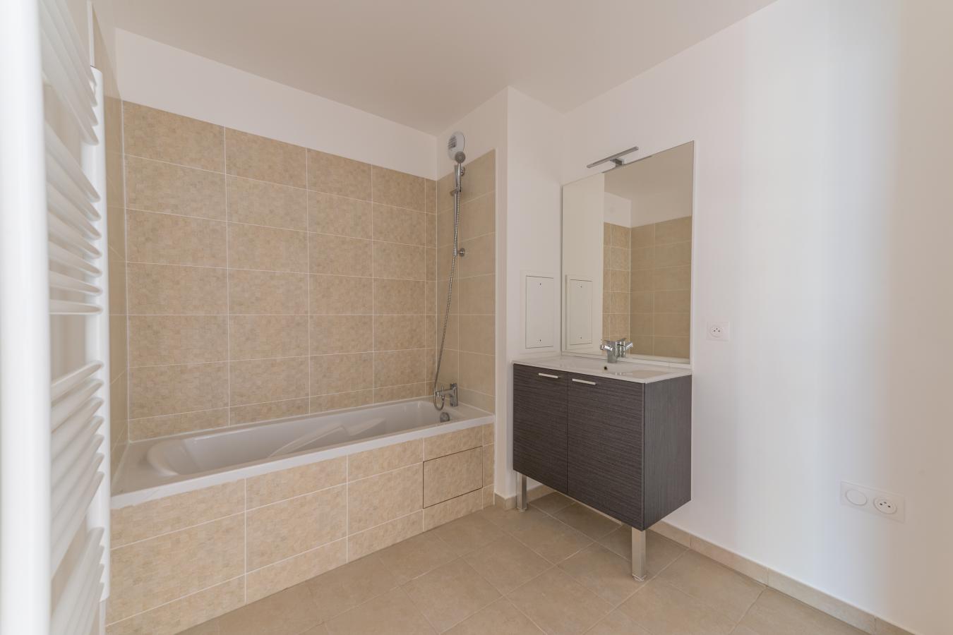 
																			3 pièces - 
																		1er étage - 69m² - 1 410,64 € - Photo #6