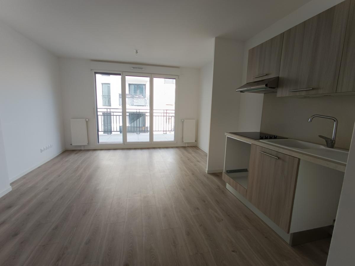 
																																							3 pièces - 
																																						3ème étage - 82m² - 1 429,22 € - Photo #1