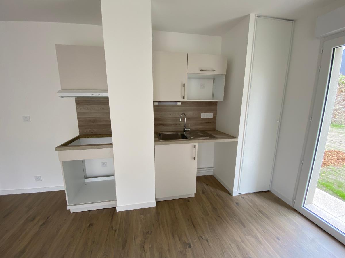 
																																							3 pièces - 
																																						RDC - 63m² - 818,35 € - Photo #2