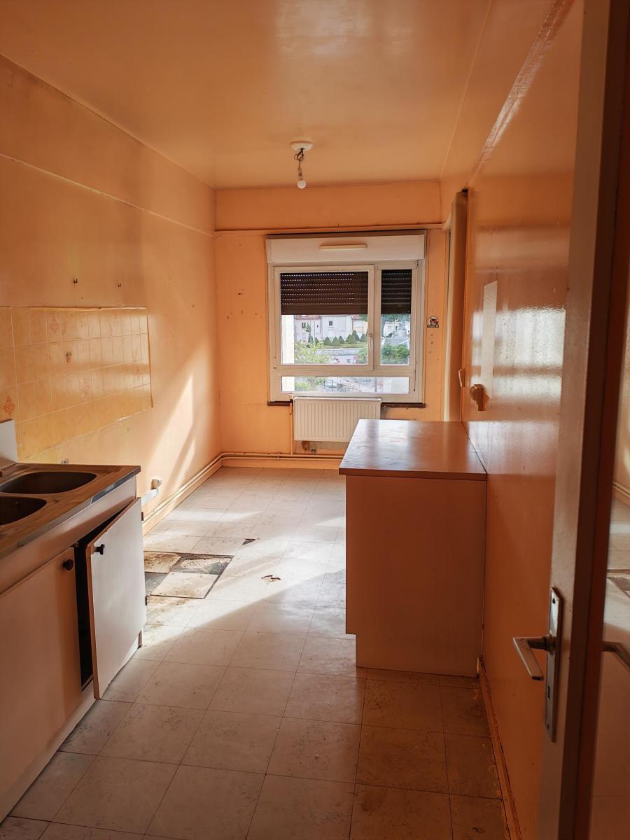 
																																							4 pièces - 
																																						3ème étage - 88m² - 134 000 € - Photo #1