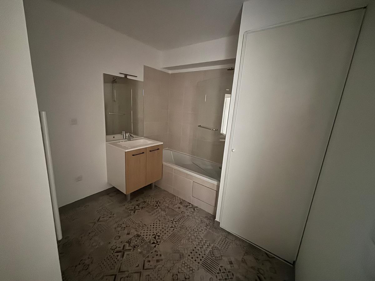 
																			3 pièces - 
																		1er étage - 73m² - 778,60 € - Photo #7