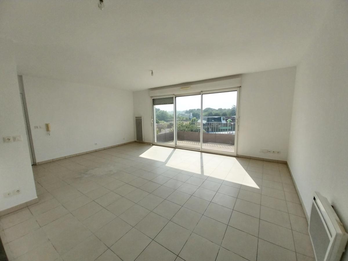 
																																							3 pièces - 
																																						2ème étage - 67m² - 185 000 € - Photo #3