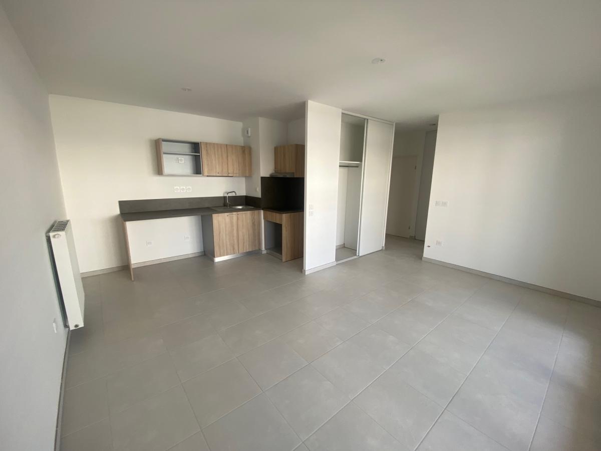 2 pièces - 2ème étage - 49m² - 824,59 € - Photo #0