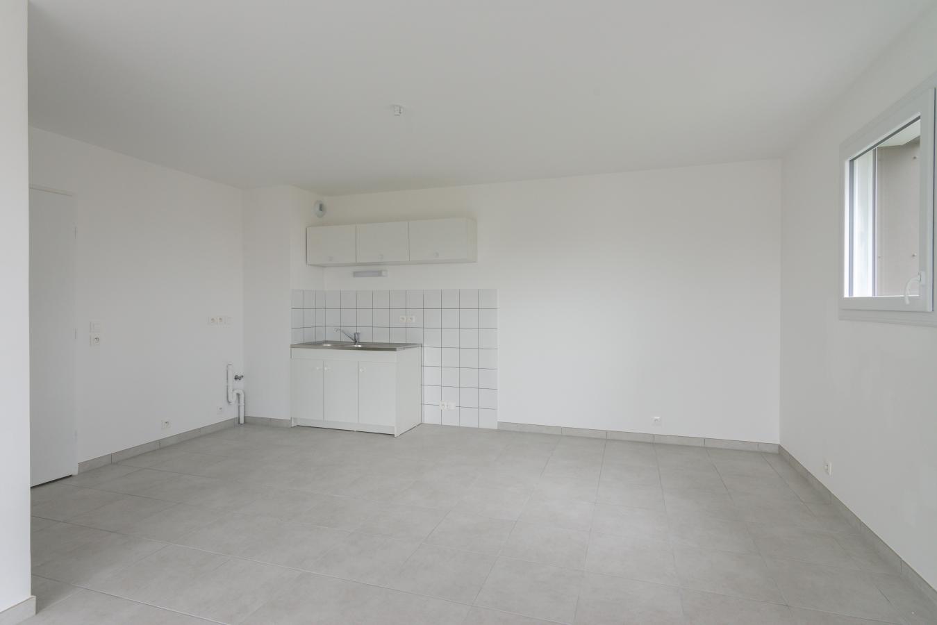 
																																							3 pièces - 
																																						RDC - 67m² - 975,58 € - Photo #1