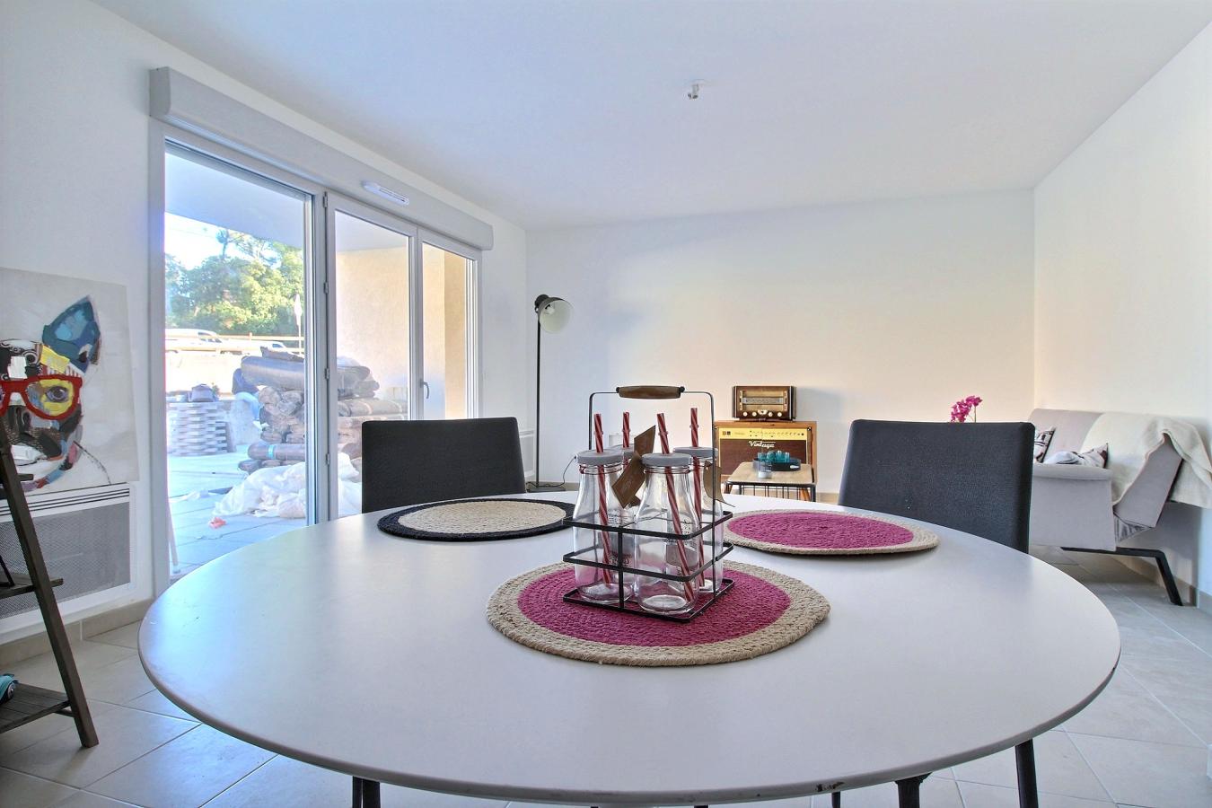 
																																							3 pièces - 
																																						RDC - 59m² - 869,45 € - Photo #1