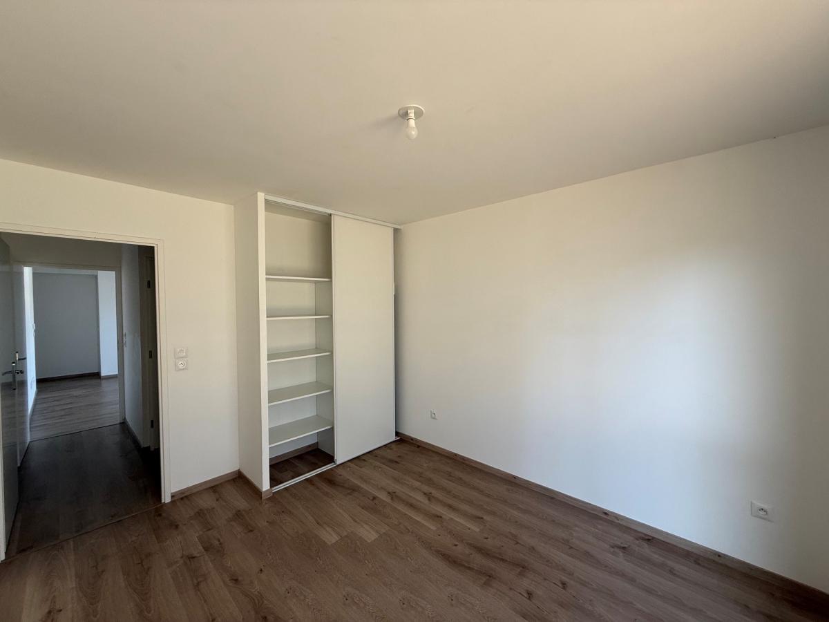 
																																							3 pièces - 
																																						1er étage - 68m² - 858,35 € - Photo #4