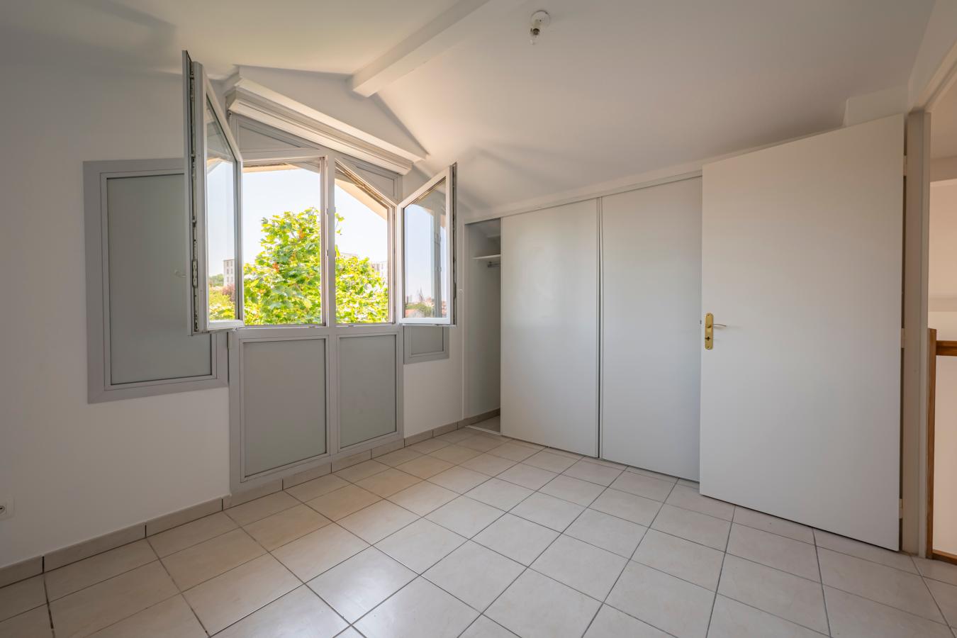 
																			5 pièces - 
																		4ème étage - 113m² - 350 000 € - Photo #7