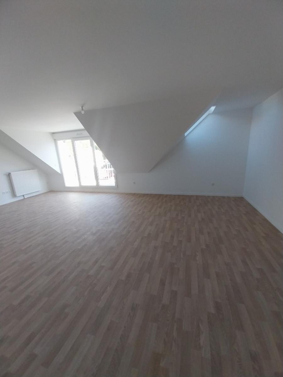 
																																							4 pièces - 
																																						3ème étage - 86m² - 1 042,14 € - Photo #4