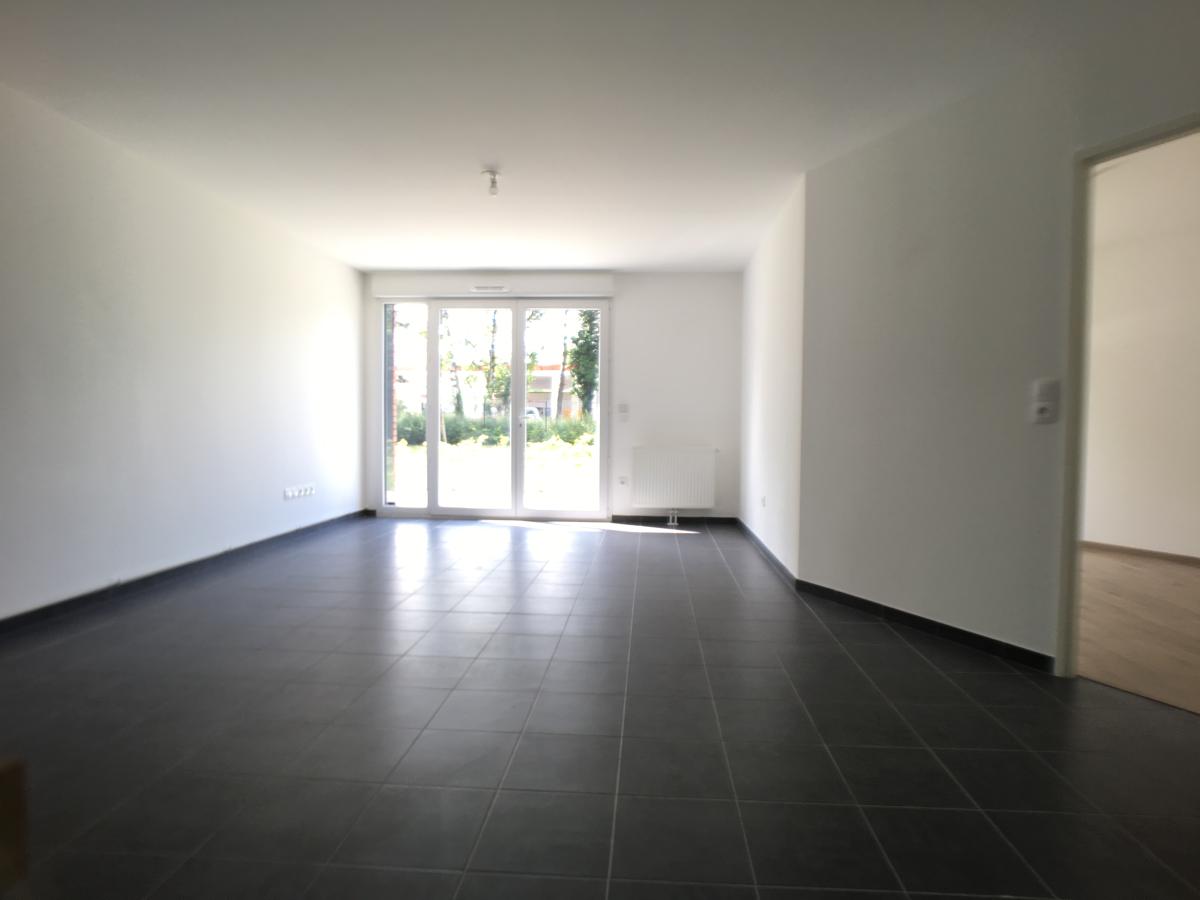 
																																							3 pièces - 
																																						RDC - 65m² - 733,10 € - Photo #1