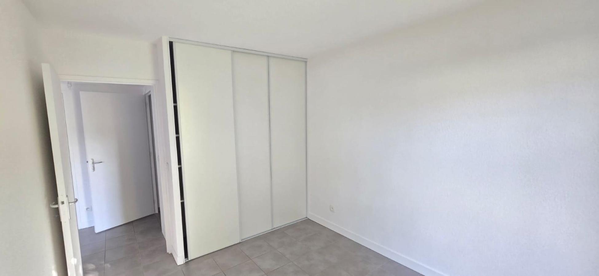 
																																							3 pièces - 
																																						RDC - 73m² - 919,25 € - Photo #4