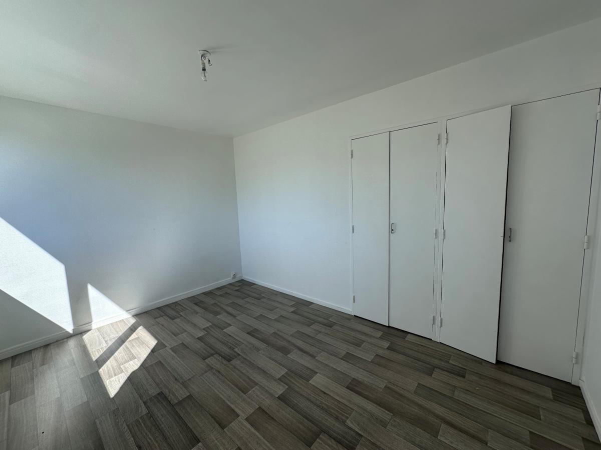 
																																							4 pièces - 
																																						RDC - 90m² - 760,38 € - Photo #6