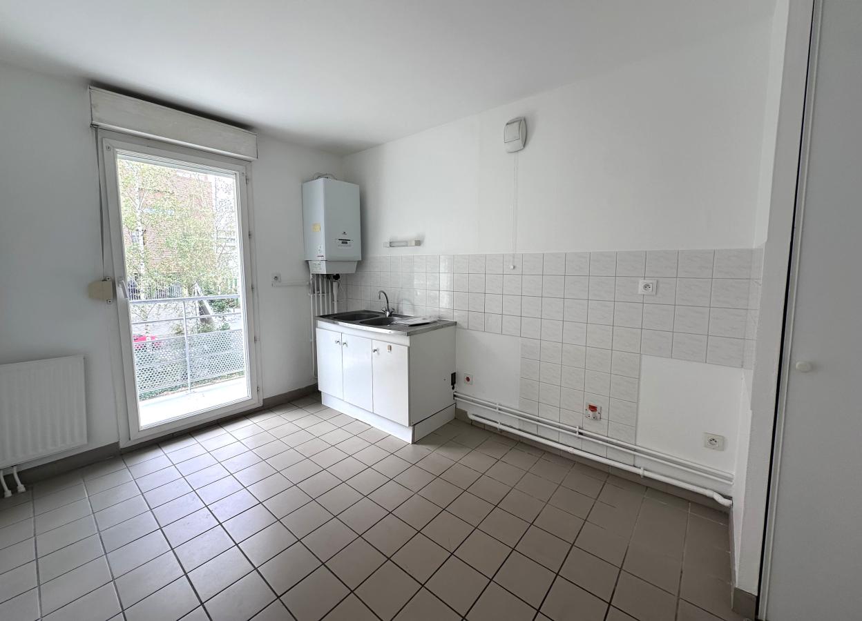 3 pièces - 1er étage - 73m² - 826,86 € - Photo #2