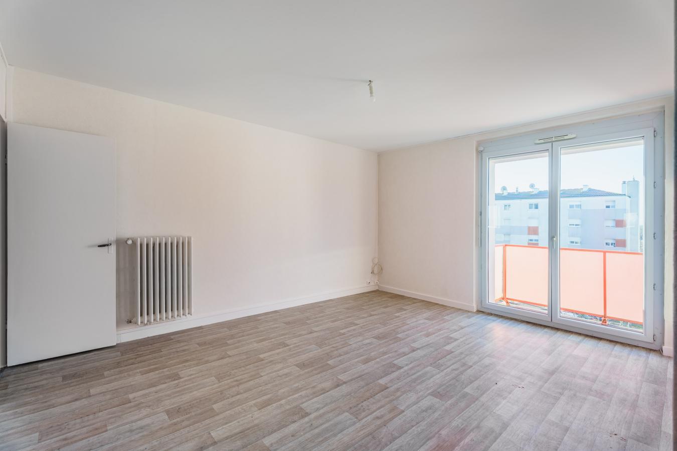 
																			4 pièces - 
																		3ème étage - 71m² - 652,40 € - Photo #4