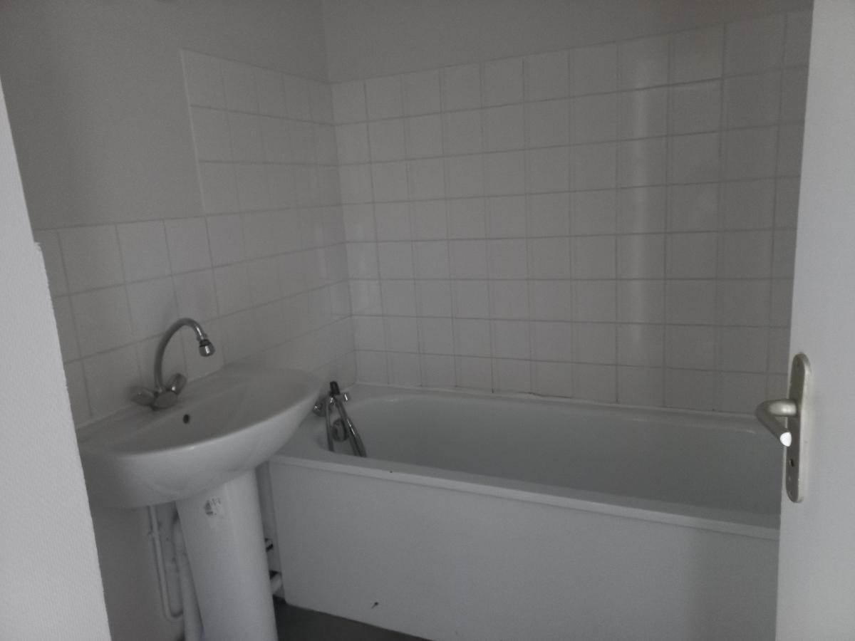 
																																							4 pièces - 
																																						2ème étage - 74m² - 846,97 € - Photo #2